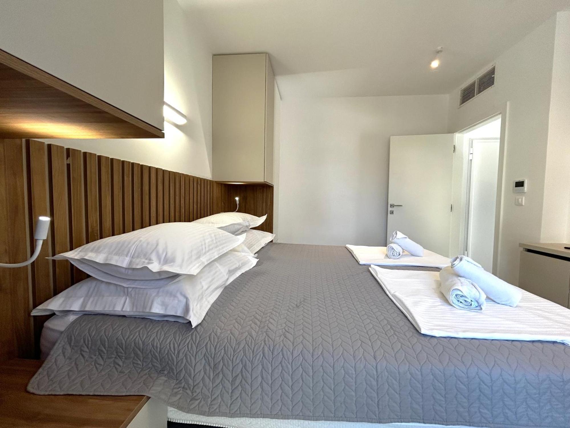 חוואר Sandi Hvar Apartments מראה חיצוני תמונה